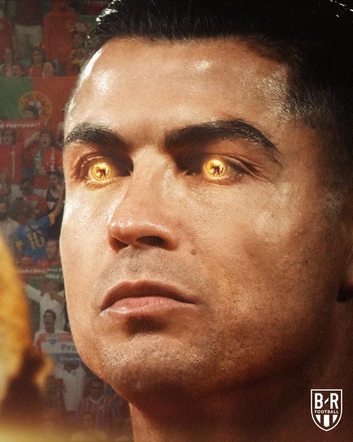 露天看台晒C罗海报：已经六届世预赛破门！